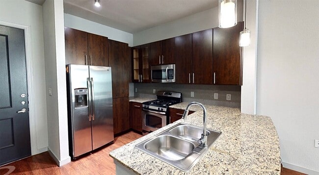 Building Photo - 2525 McCue Rd