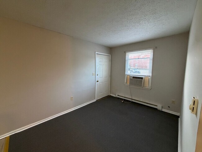 Foto del edificio - 310 W Franklin St