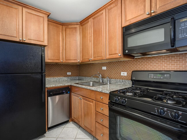 Foto del edificio - 3900 N Pine Grove Ave