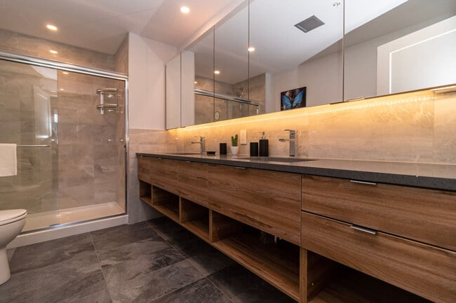 Building Photo - 5515 Clyde St.