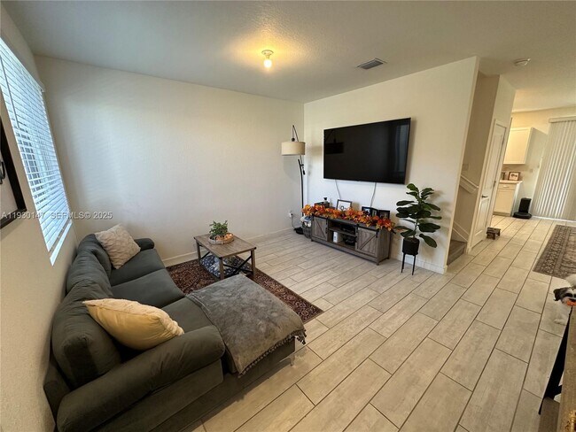 Foto del edificio - 1030 SE 23rd Terrace