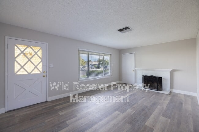 Building Photo - 7256 S Land Park Dr