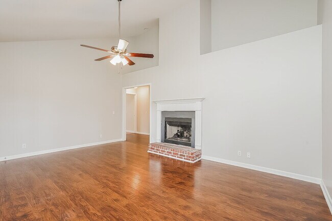 Building Photo - 151 Braxton Ln E