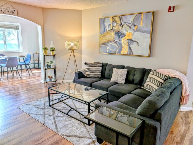 Photo du bâtiment - 777 3 Av SW