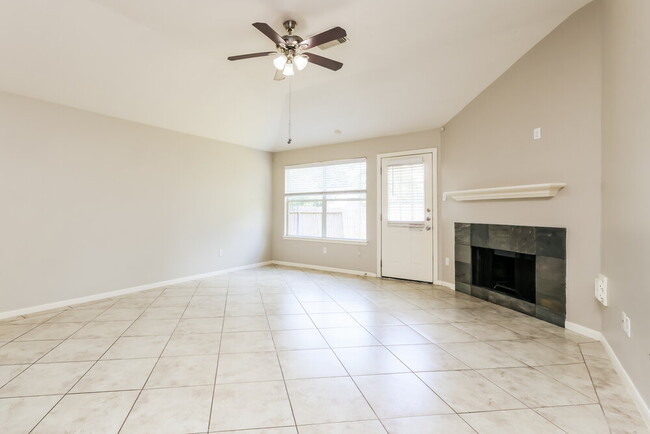 Building Photo - 2447 Halstead Dr