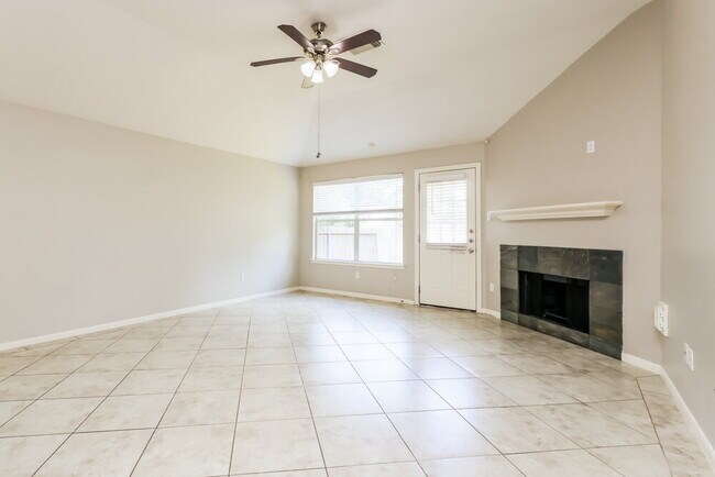 Foto del edificio - 2447 Halstead Dr
