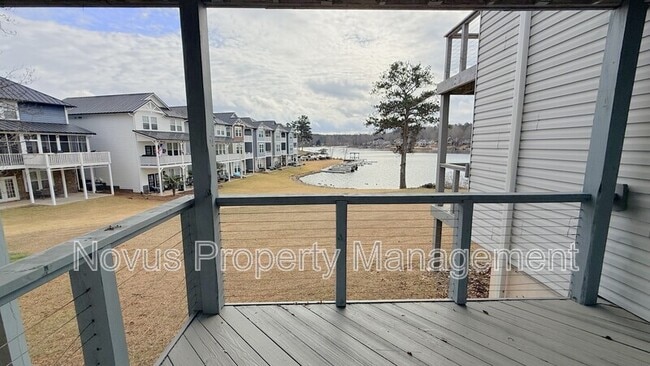 Foto del edificio - 295 Clearview Ct