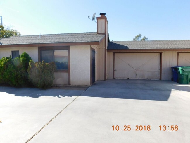 Building Photo - Place 924 W Perdew Ave
