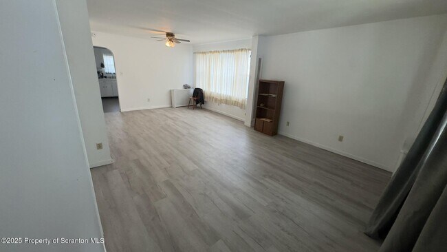 Foto del edificio - 1243 S Main Ave