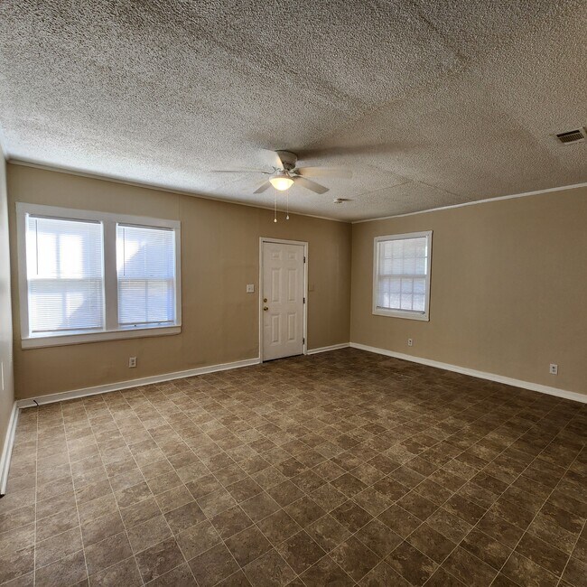 Building Photo - 101 Gurr Dr