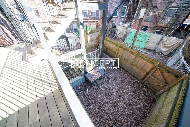 Building Photo - 988 Tremont St