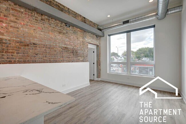 Building Photo - Beautiful 2 Bed in Lincoln Square