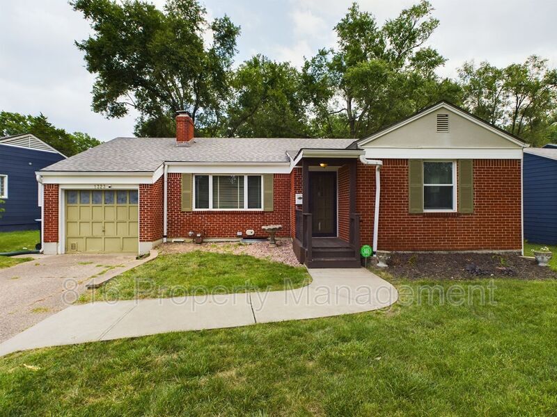 Primary Photo - 1323 Meadow Lake Terrace