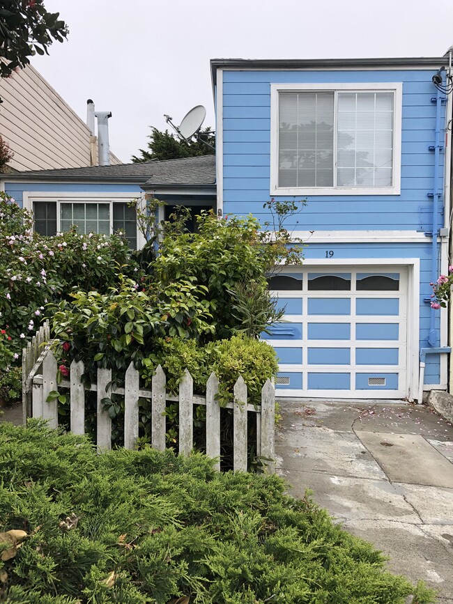 Building Photo - 19 Miramar Ave