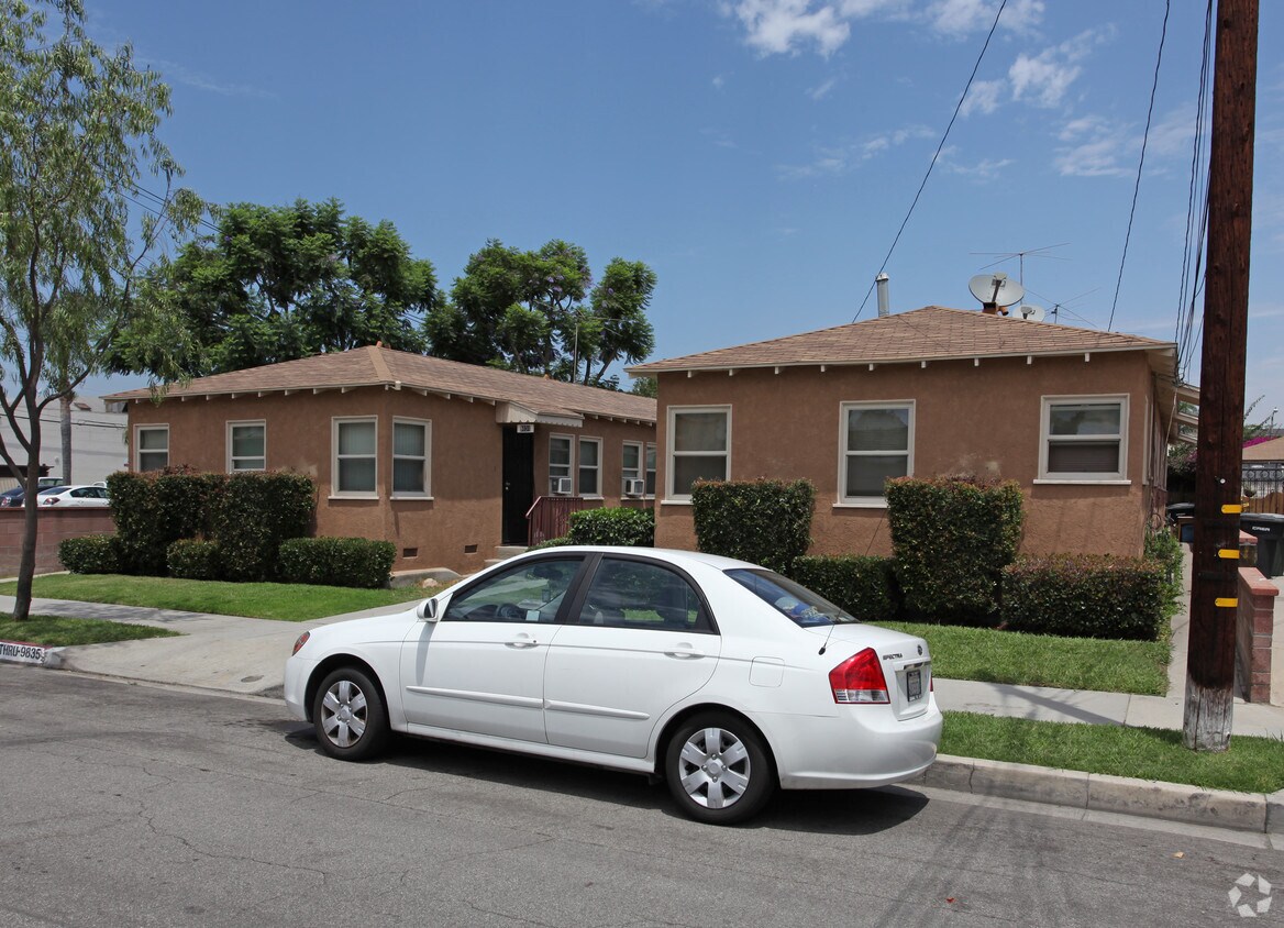 Foto del edificio - 9831-9835 Maple St