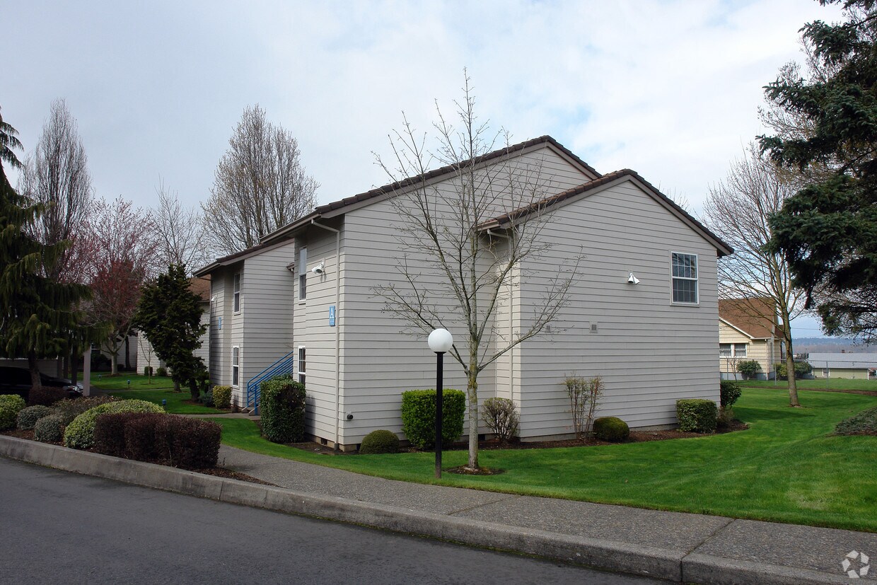 Primary Photo - Garden Crest Apartments