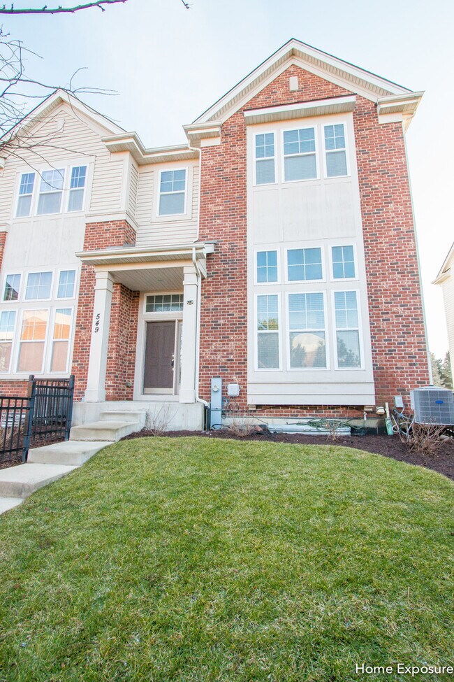 Building Photo - 549 Plaza Pl