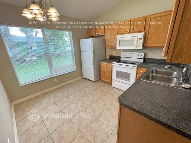 Building Photo - 649 Rose Apple Cir