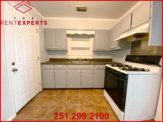 Building Photo - 331 Oak Dr