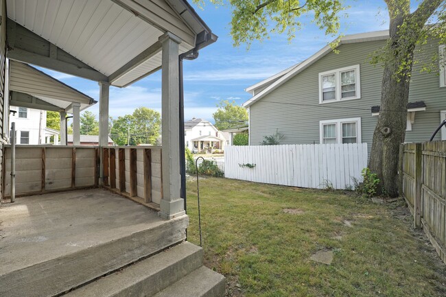 Building Photo - 2858 Indianola Avenue