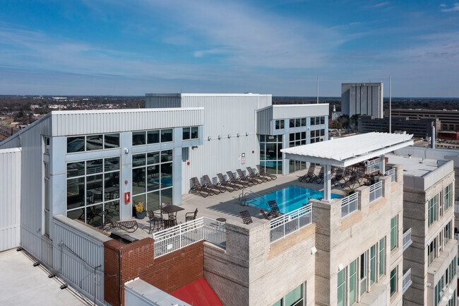 Rooftop Pool - West