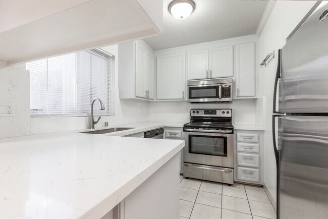 Foto del edificio - Lovely 2 Bedroom Condo in Danville