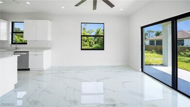 Building Photo - 121 Ichabod Ave