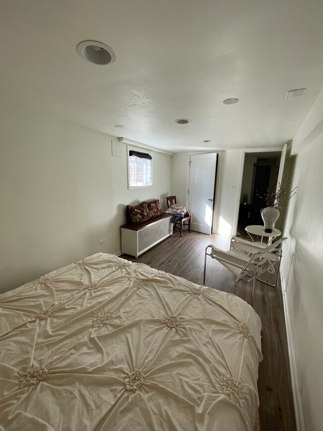 Building Photo - 5454 W Windsor Ave