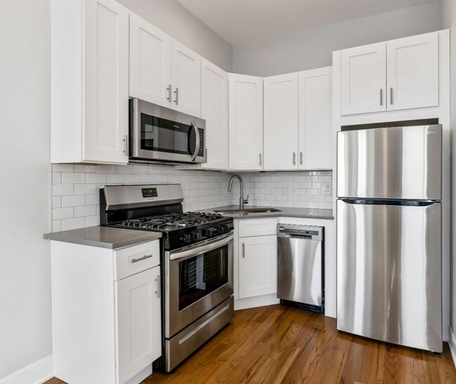 Building Photo - 353 W Dickens Ave