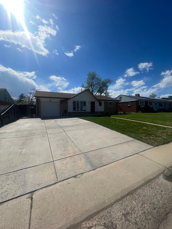 Building Photo - 7963 Wyandot St