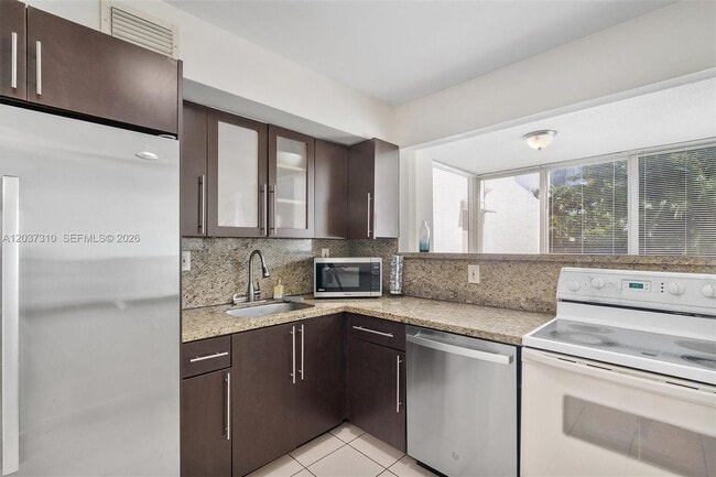 Building Photo - 250 180th Dr