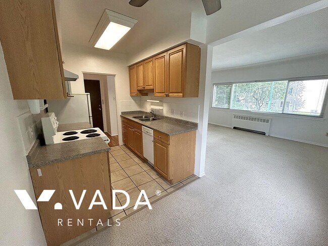 Building Photo - Valecrest Manor West End 1 Bed Apartment R...