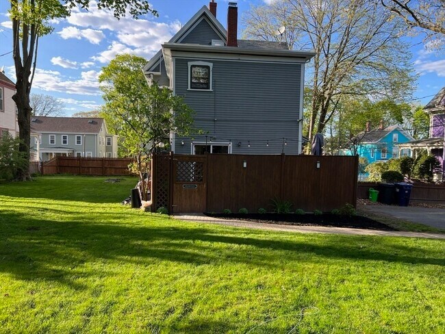 Building Photo - 26 Mather St