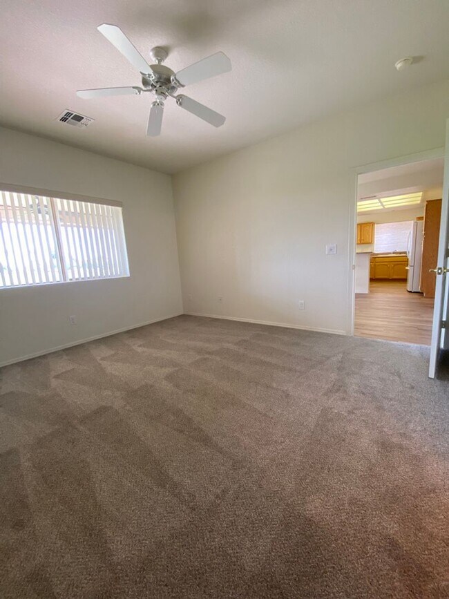 Foto del edificio - 55+ Condo on Golf Course in Sunland Spring...