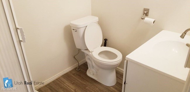 Building Photo - Studio, 1 bath Apartment - Avenues 12 Plex