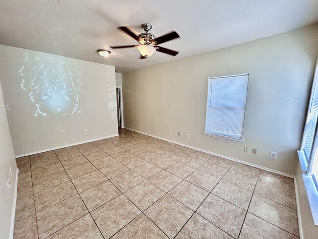 Foto del edificio - 1104 Canyon Edge Dr