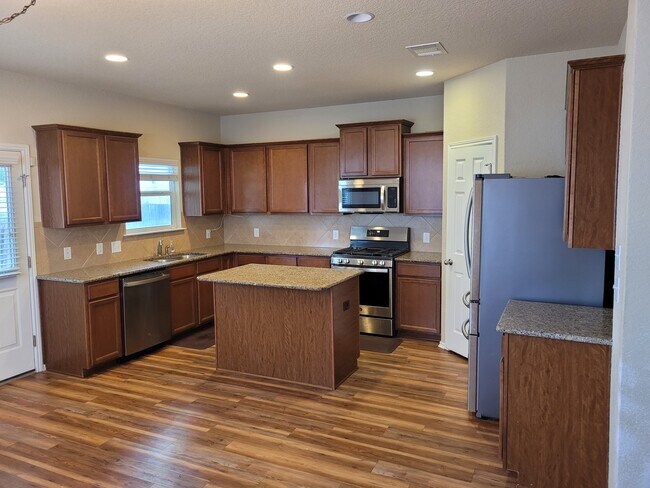 Building Photo - 10810 Mustang Oak Dr