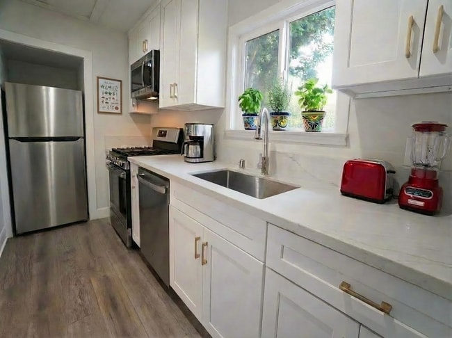 Foto del edificio - 6043 Selma Ave