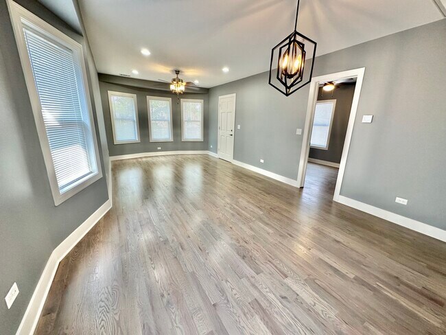 Foto del edificio - 2233 N Lawler Ave