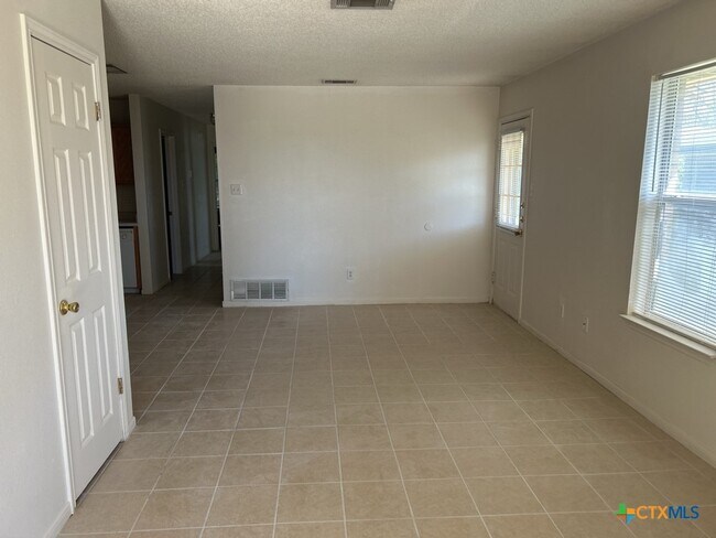 Foto del edificio - 5305 Morning Glen Ln