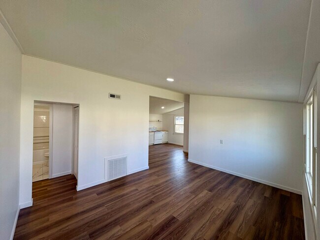 Building Photo - 3028 Virginia St