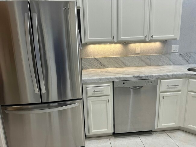 Building Photo - 2641 Heritage Park Cir