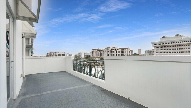 Building Photo - 155 E Boca Raton Rd
