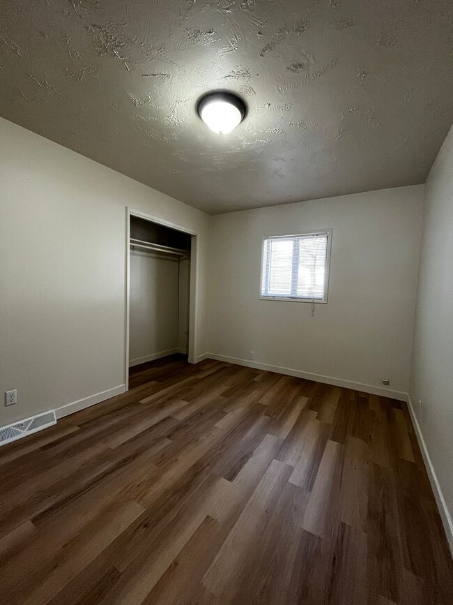 Building Photo - MAI516/518- Duplex