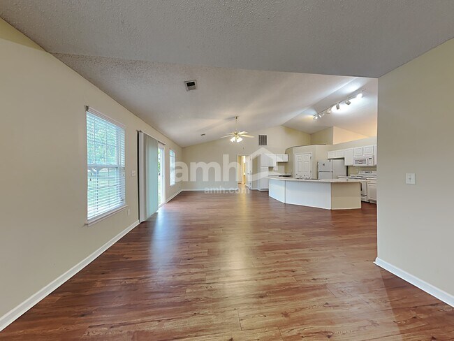 Building Photo - 437 Lemon Grass Court