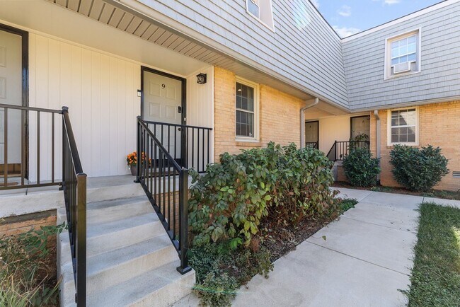 Building Photo - 510 Basswood Ave