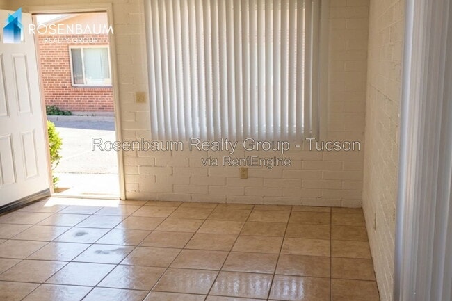 Building Photo - 3647 E Bellevue St