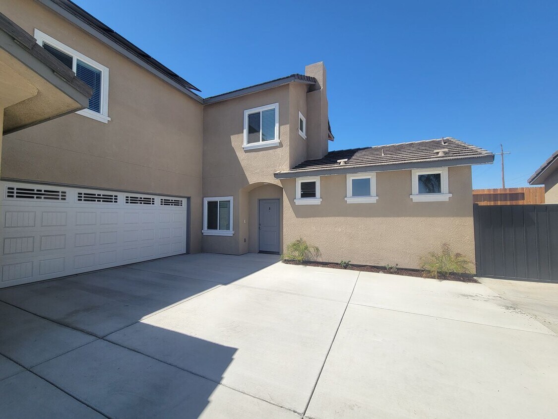 Primary Photo - 8304 Grandy St
