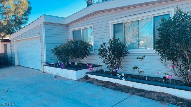 Foto del edificio - 349 Upland Blvd