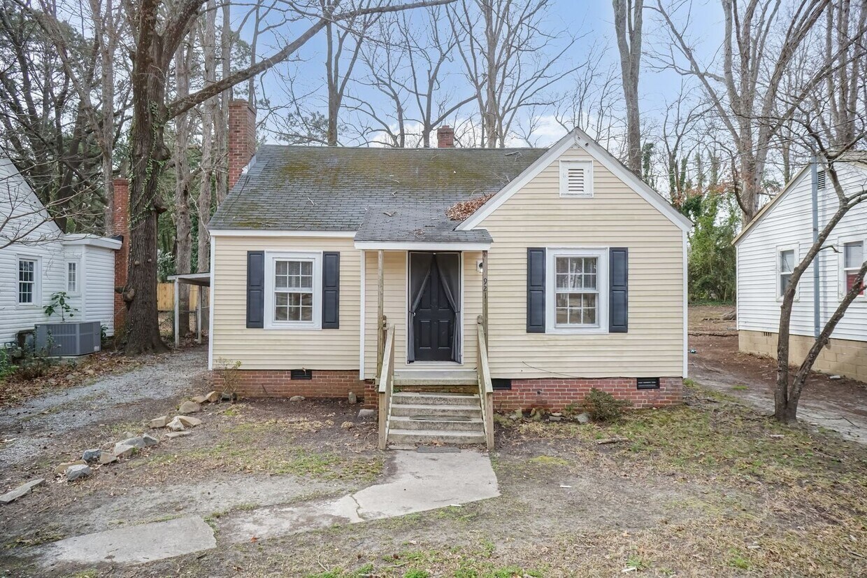 Primary Photo - 3 Bed/2 Bath with a great back yard!